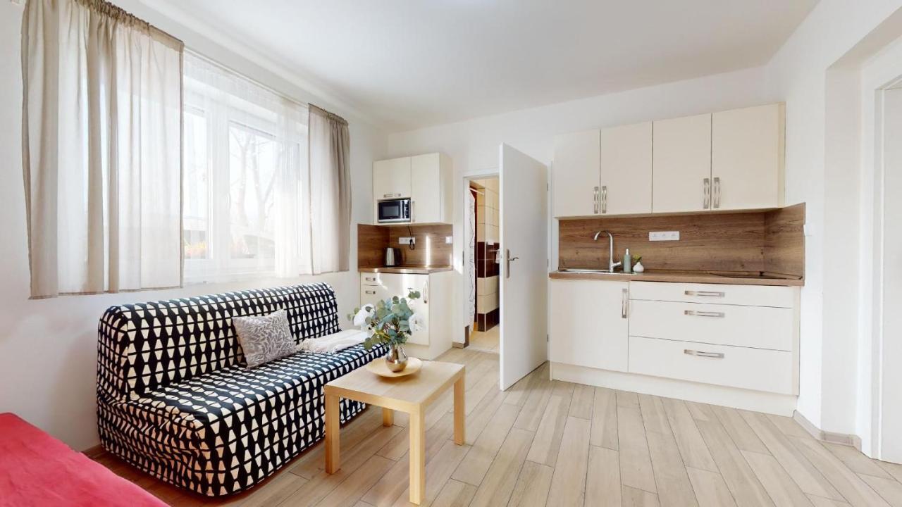 Apartman Dubova Миловице Экстерьер фото