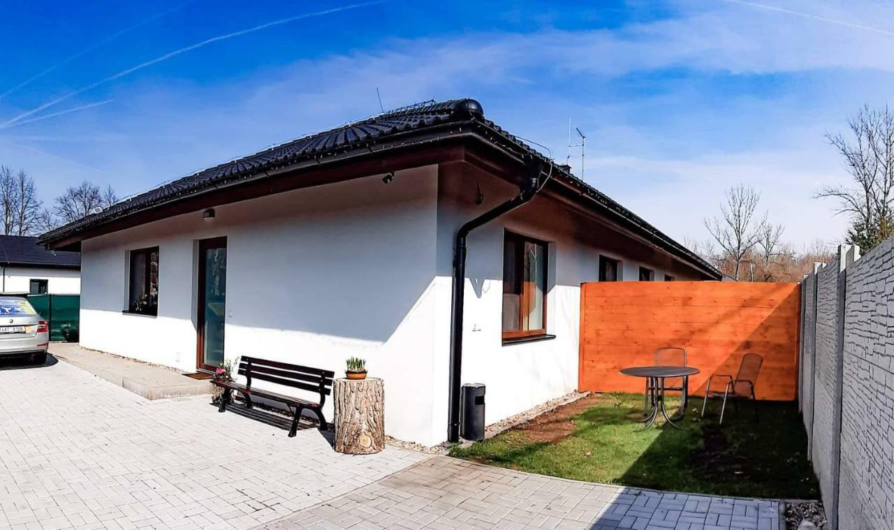 Apartman Dubova Миловице Экстерьер фото